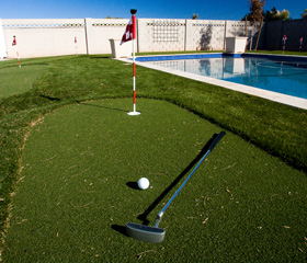 image of backyard putting green by synlawn golf products
