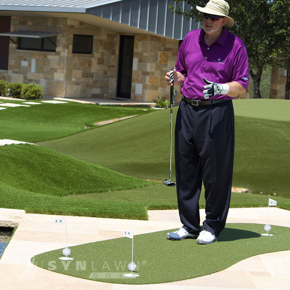 image of Dave Pelz practicing on SYNLawn Golf portable golf greens
